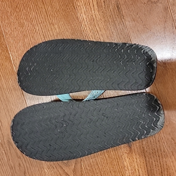 Ocean Pacific flip flops - Picture 3 of 3